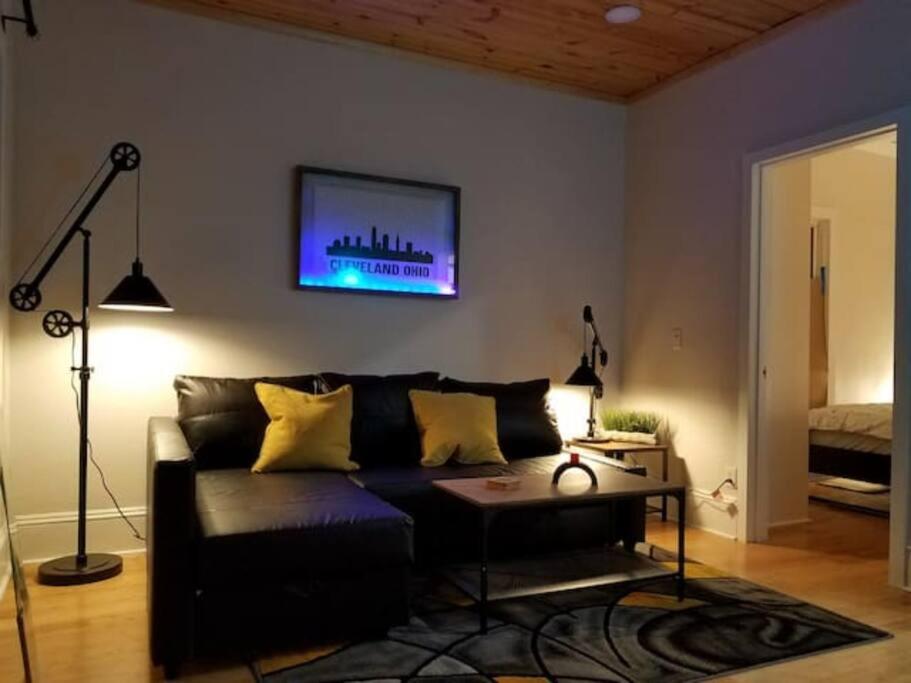 Apartment Super Close To Hot Spots In Ohio City, Cleveland